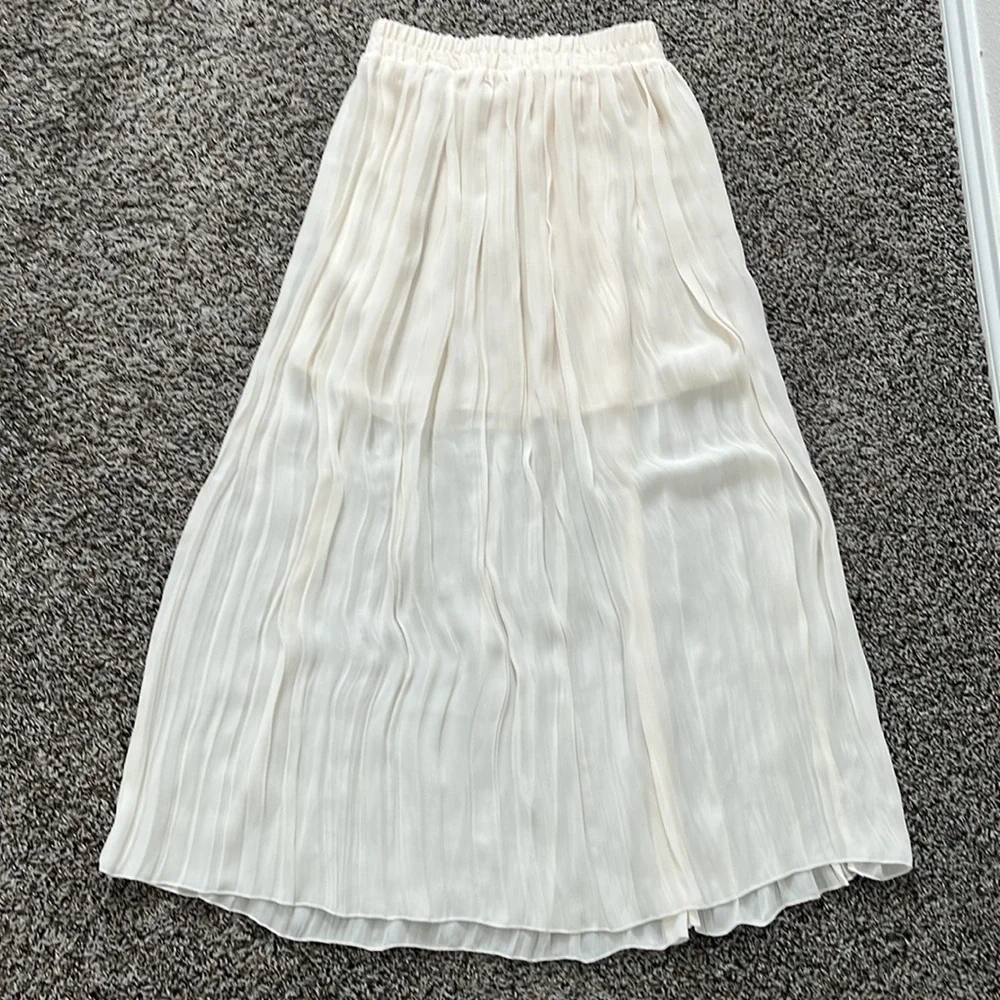 H&M Pleated Skirt - Cream - Small
